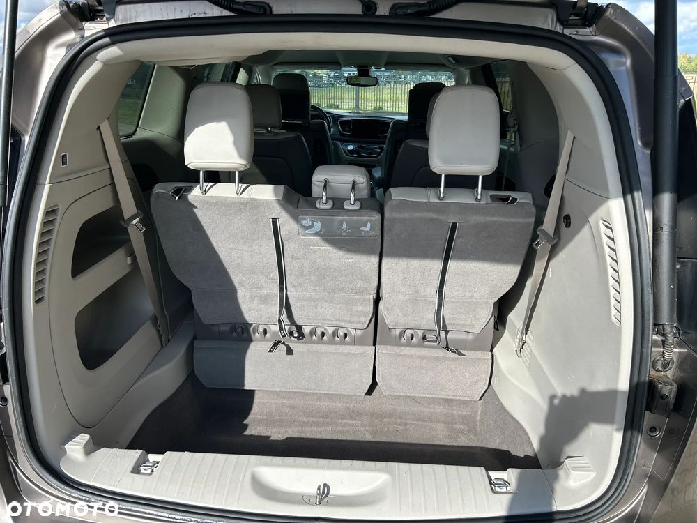 Chrysler Pacifica - 34
