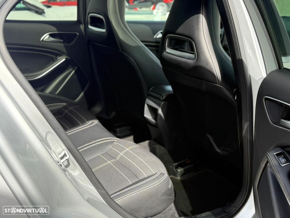 Mercedes-Benz GLA 220 d 4Matic 7G-DCT - 12