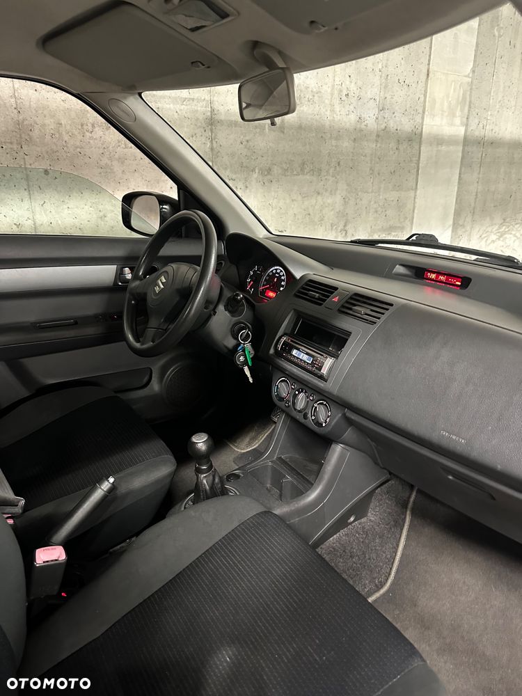 Suzuki Swift 1.3 DDiS Club - 29