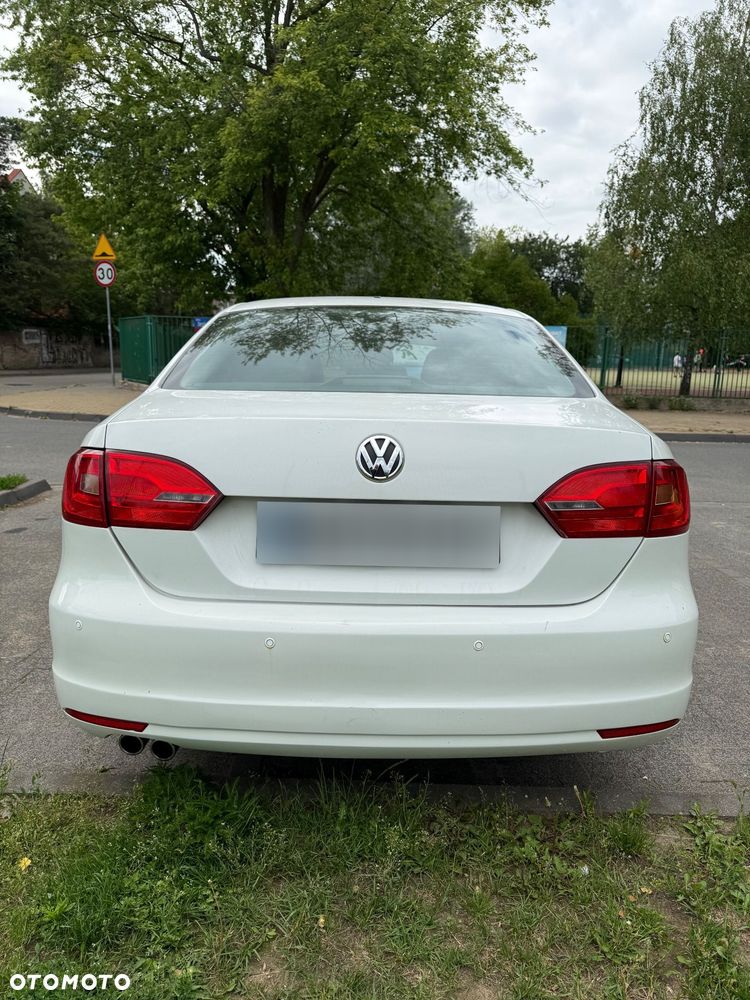 Volkswagen Jetta - 4