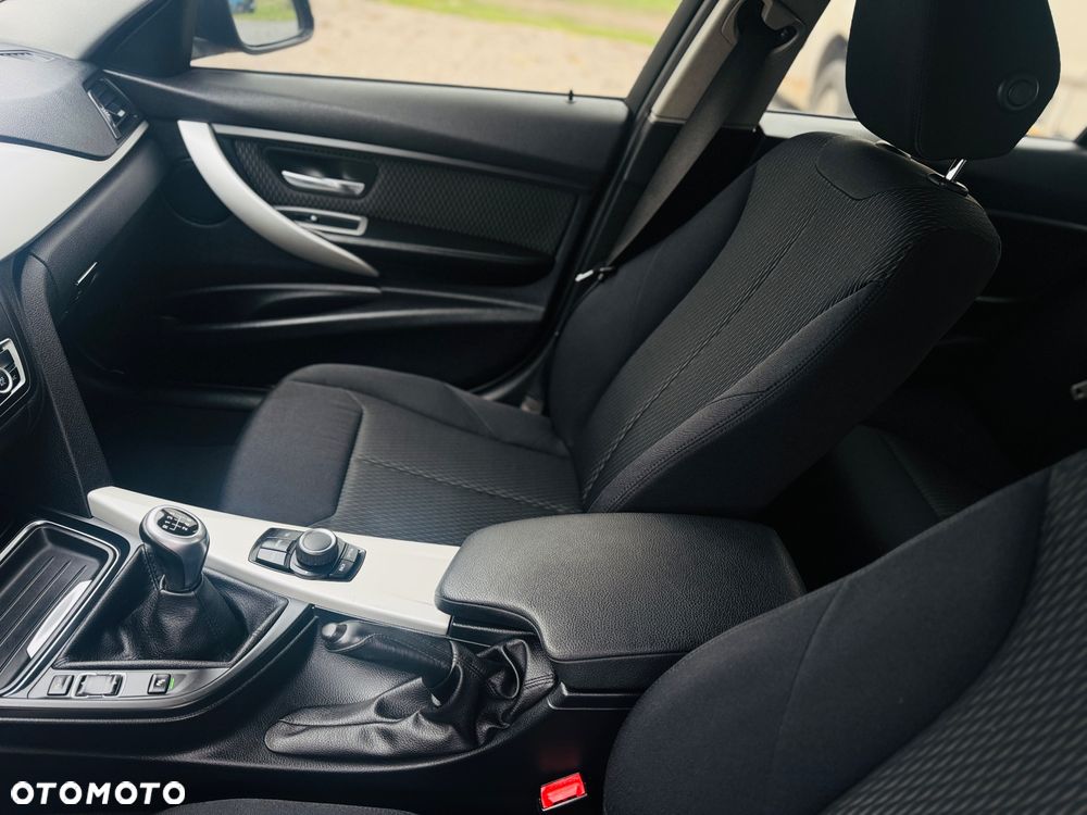 BMW Seria 3 318d DPF - 8