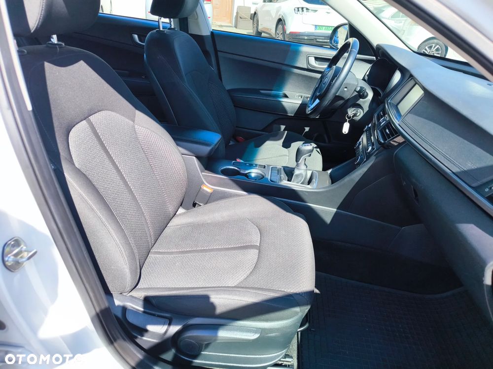 Kia Optima 2.0 M - 9