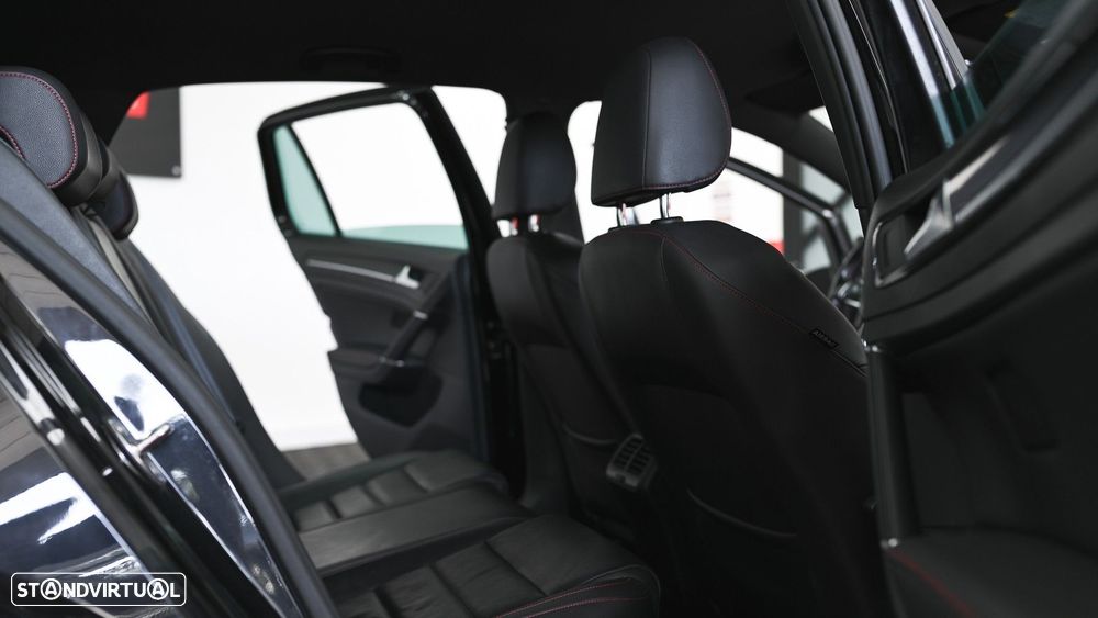 VW Golf - 45