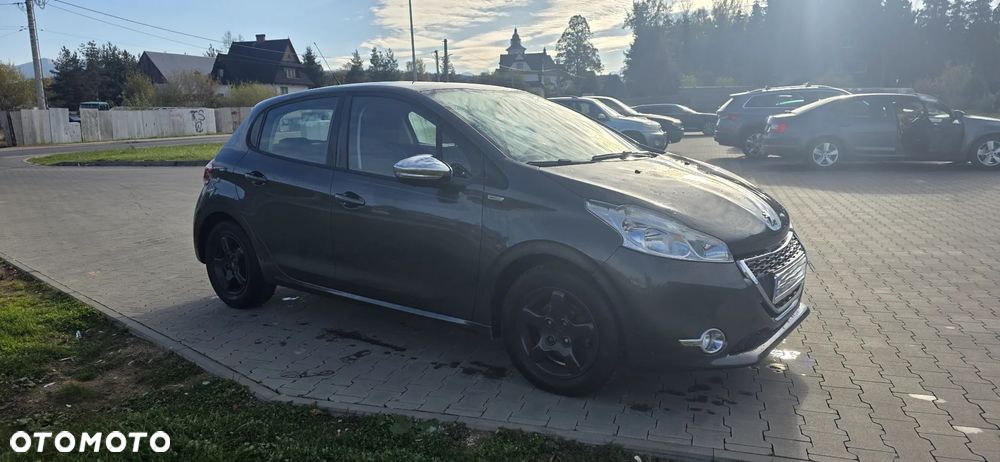 Peugeot 208 - 5