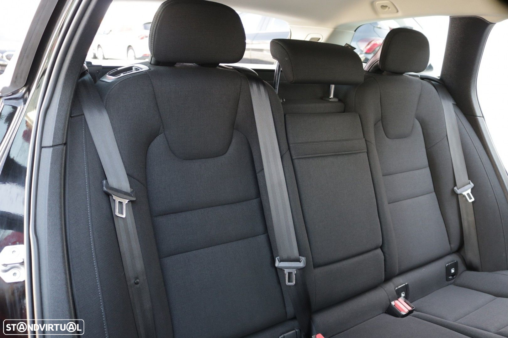 Volvo V60 2.0 D3 Momentum Core - 25