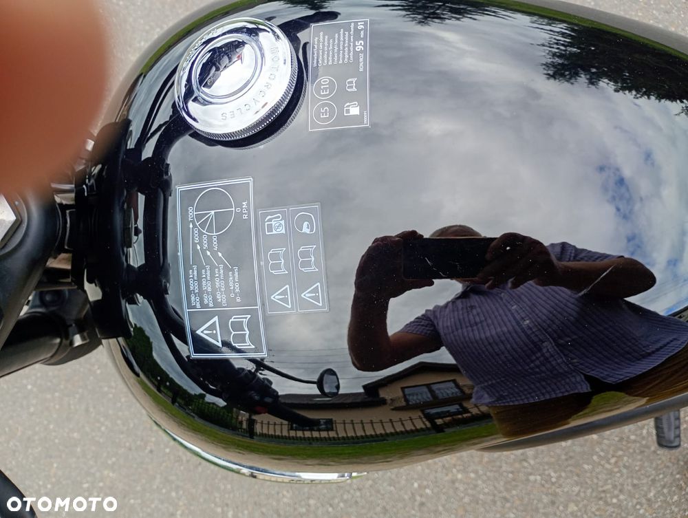 Triumph Bonneville - 8