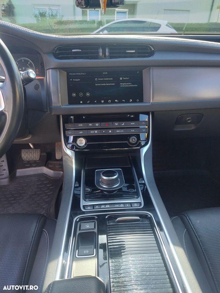 Jaguar XF 30d RWD R-Sport - 8