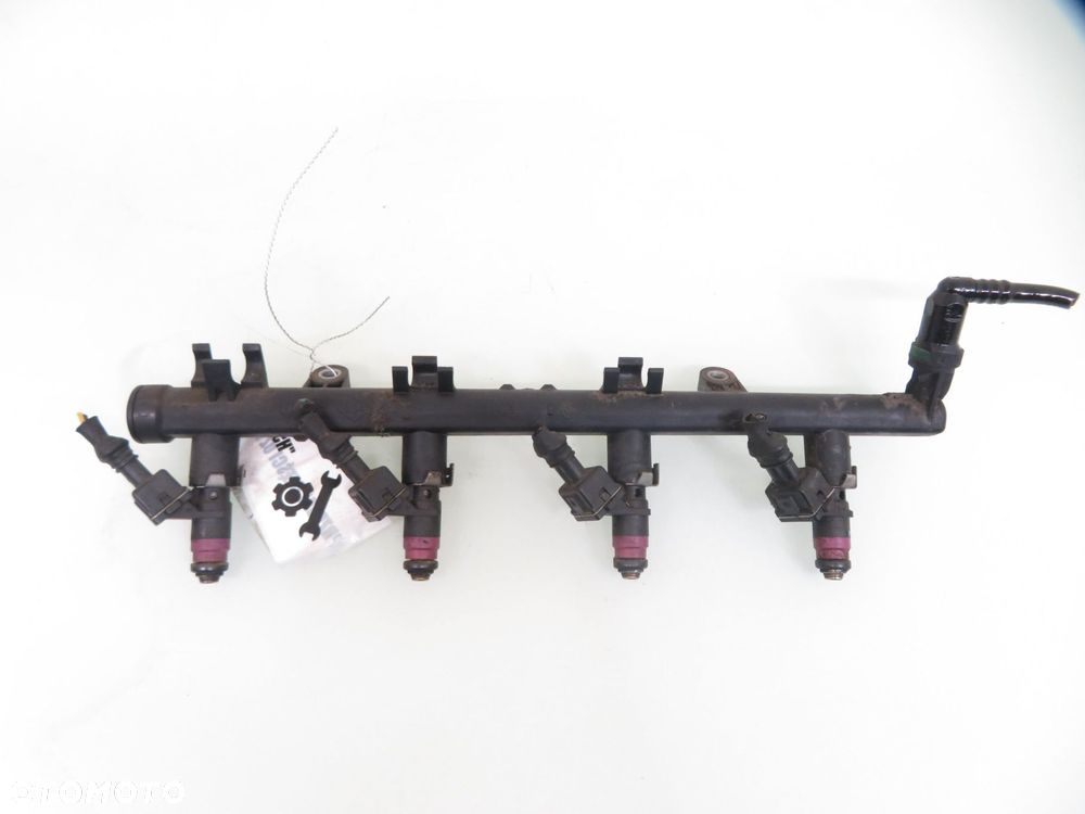 LISTWA WTRYSKOWA RENAULT SCENIC II 1.6 8200135504 - 1