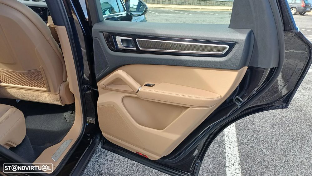 Porsche Cayenne - 13