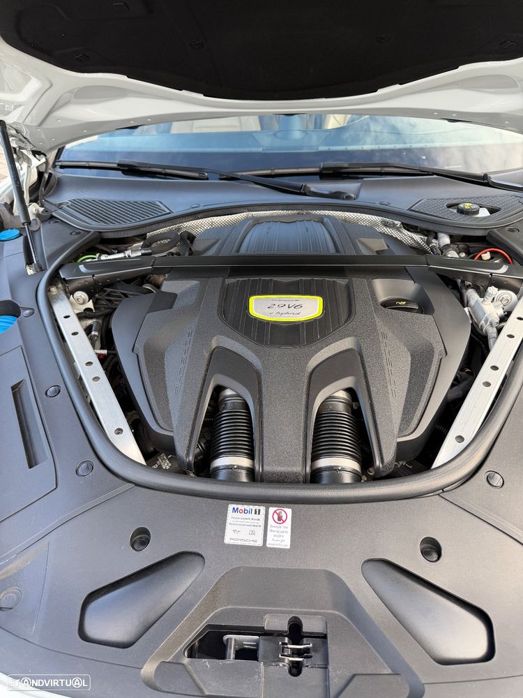 Porsche Panamera Sport Turismo 4 E-Hybrid 10 Years Edition - 31