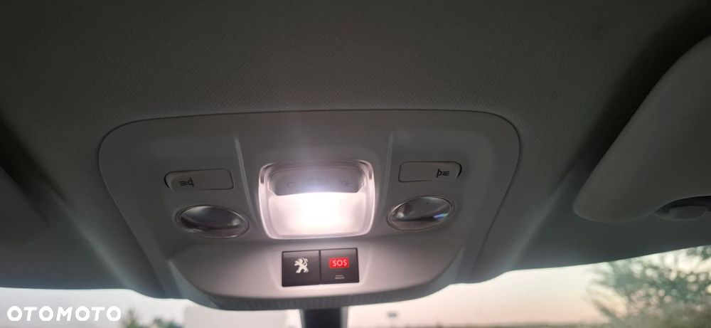 Peugeot 2008 1.2 Pure Tech Style EU6 - 19
