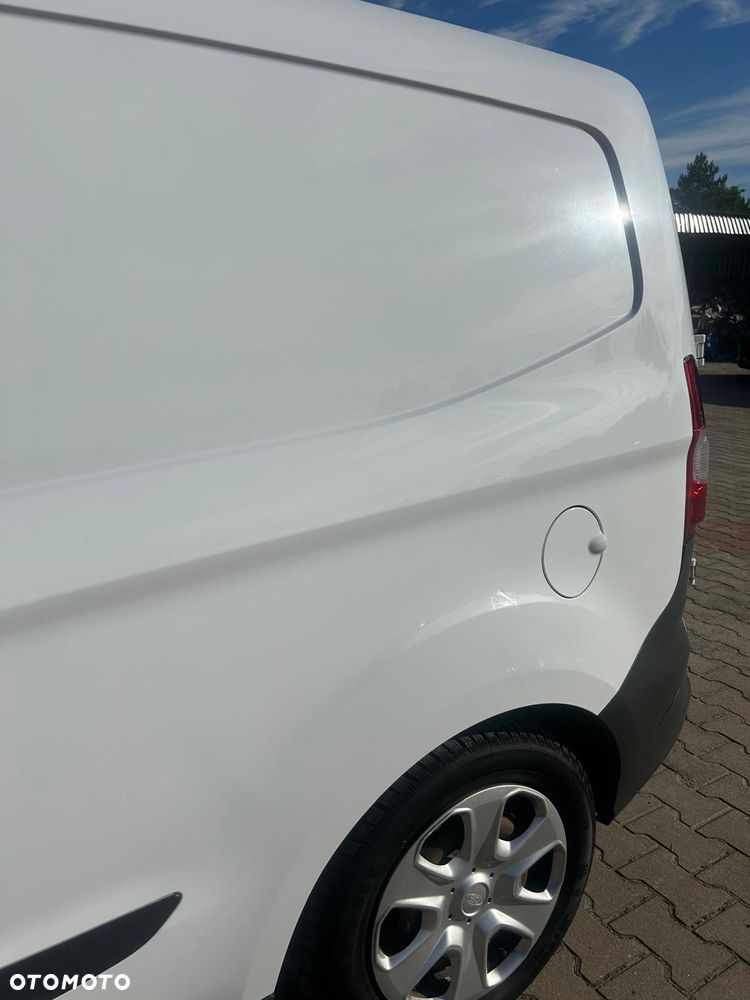 Ford Courier - 15
