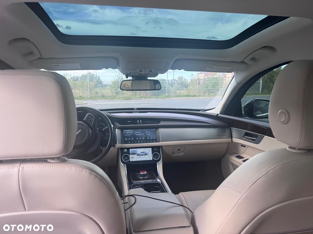 Jaguar XF 2.0 i4D AWD Prestige - 37