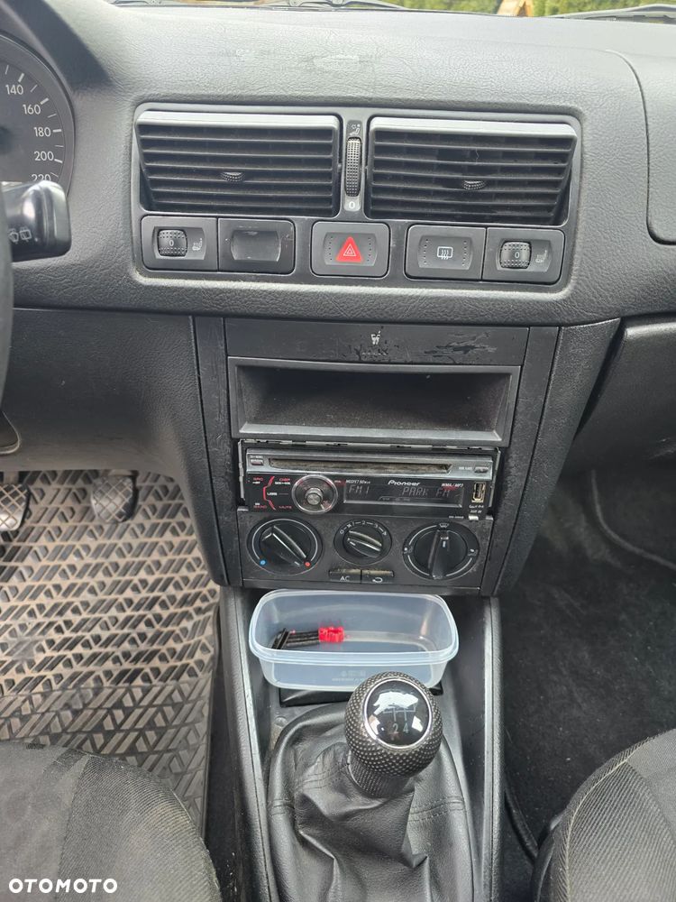 Volkswagen Golf IV 1.4 16V Comfortline - 8