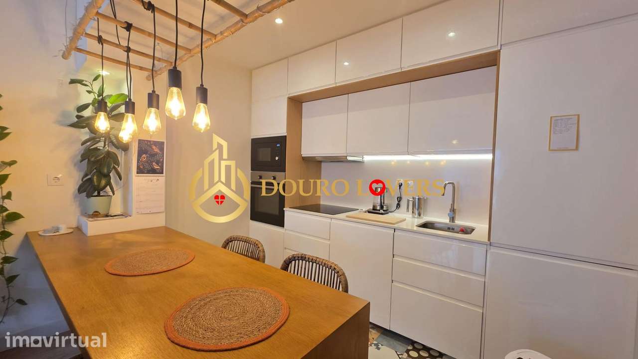 T2 Totalmente Renovado e Mobilado com Garagem | Marquês, Porto - Grande imagem: 5/52