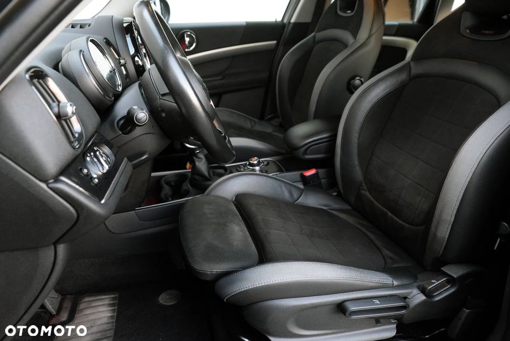 MINI Countryman Cooper SE ALL4 John Cooper Works Trim - 32