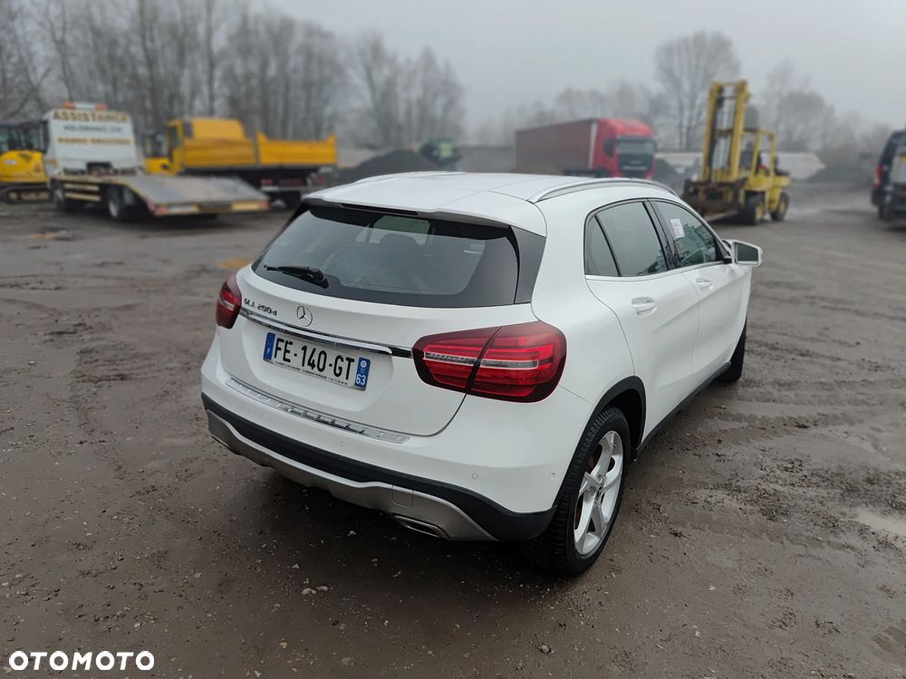 Mercedes-Benz GLA - 19