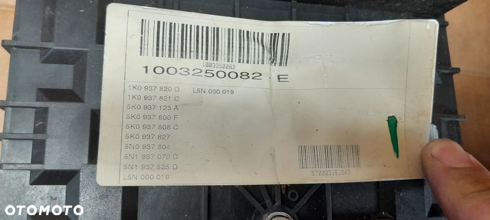 VOLKSWAGEN TIGUAN 5N0 2.0 TDI SKRZYNKA BEZPIECZNIKÓW - 4