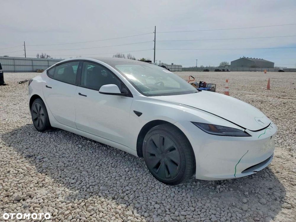 Tesla Model 3 - 5