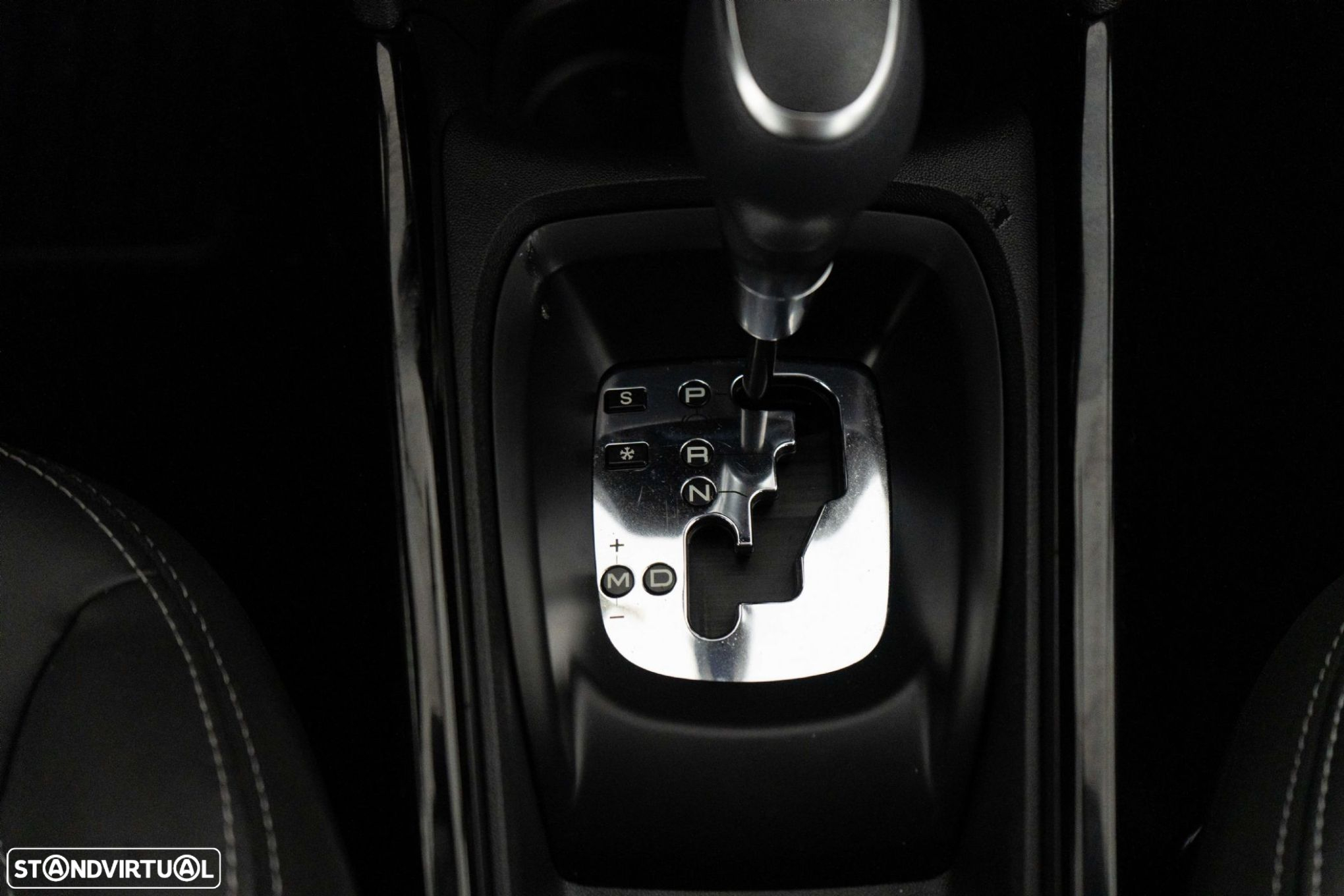 Peugeot 2008 1.2 PureTech Allure Pack EAT8 - 24