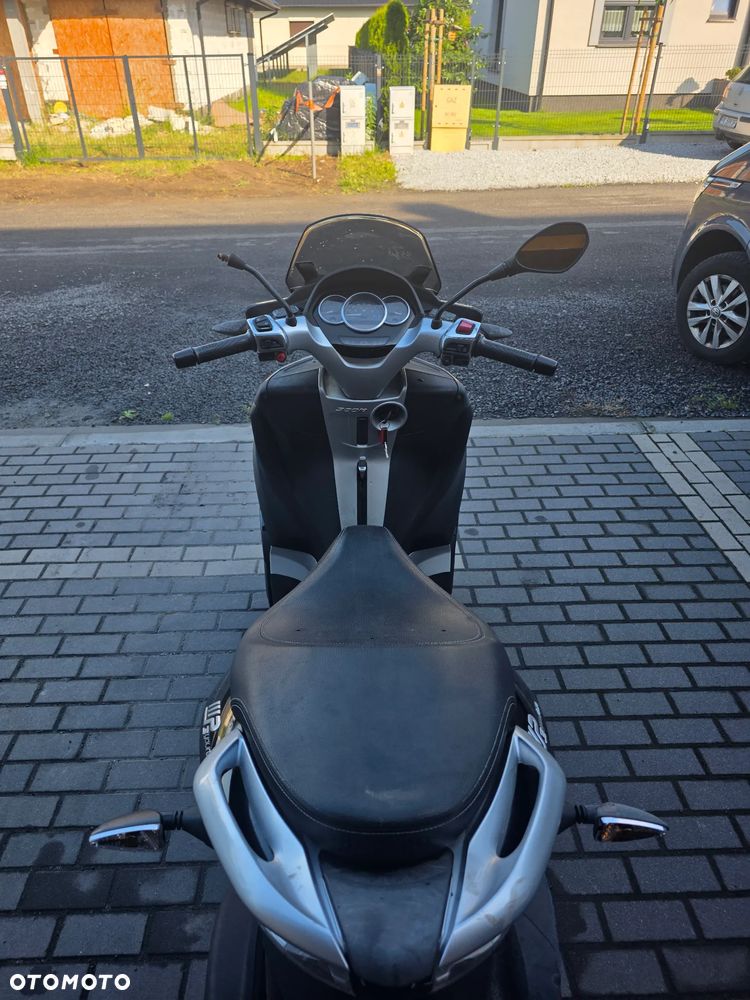 Piaggio MP-3 - 5