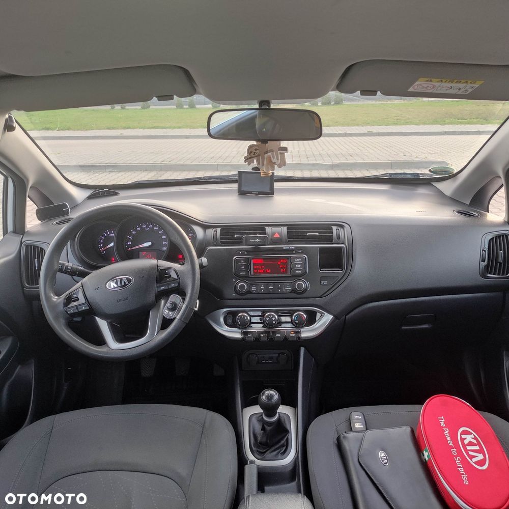 Kia Rio - 8
