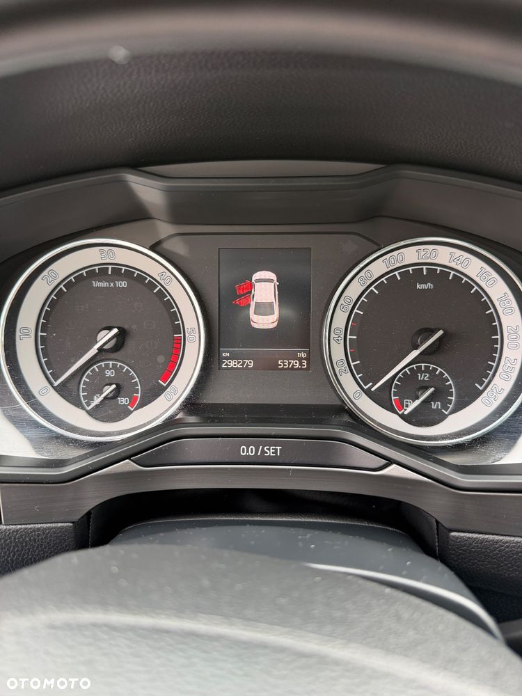 Skoda Superb 2.0 TDI SCR 4x4 Style DSG - 8