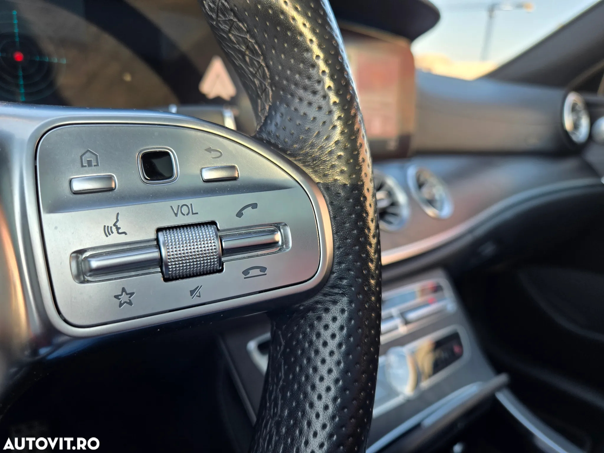 Mercedes-Benz E 350 Coupe 9G-TRONIC AMG Line - 13