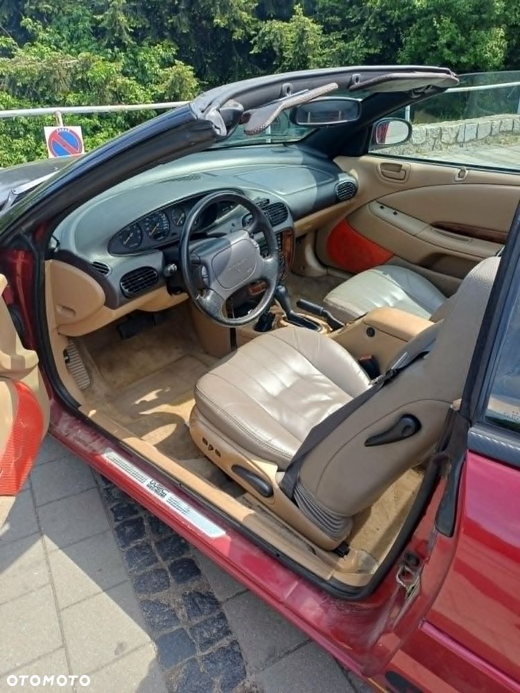 Chrysler Stratus - 5