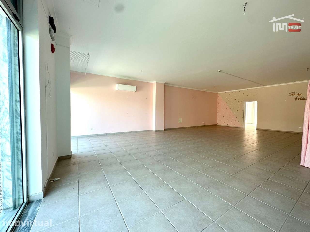 Loja Bastante Ampla e luminosa com 114m2 e Arrecadação - Grande imagem: 2/23