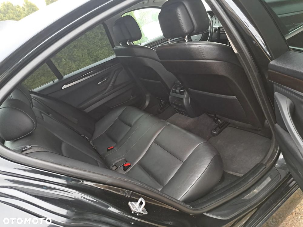 BMW Seria 5 528i xDrive - 13