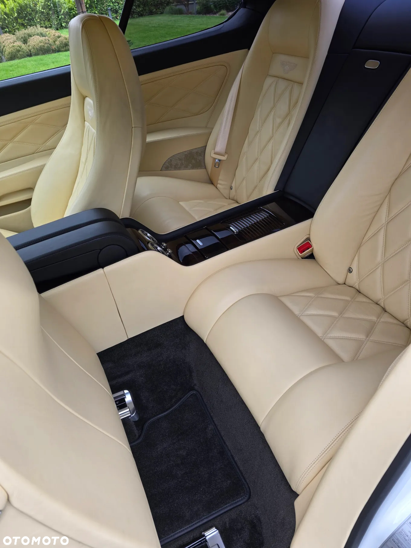 Bentley Continental GT Standard - 12