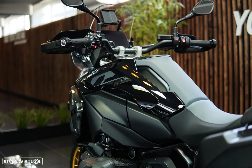 BMW R 1300 GS TRIPLE BLACK C/RODAS RAIOS DOURADAS - 30