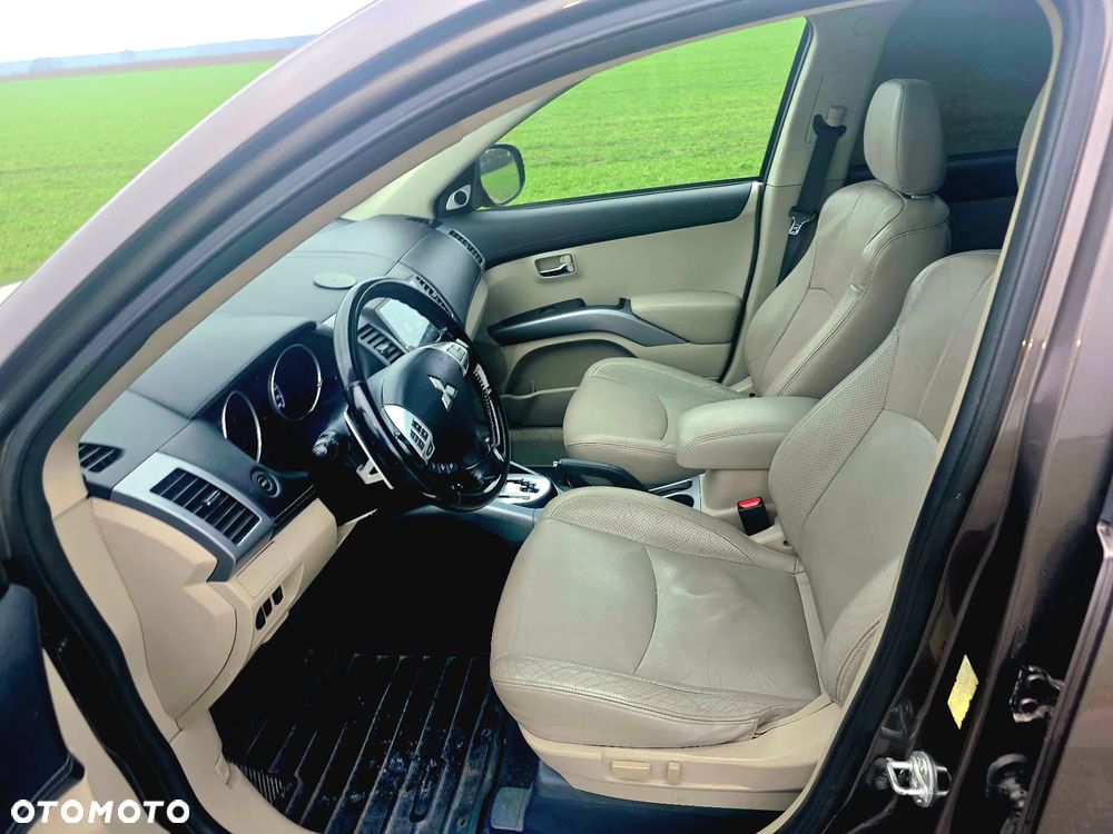 Mitsubishi Outlander 2.4 Instyle NAVI EU5 CVT - 11