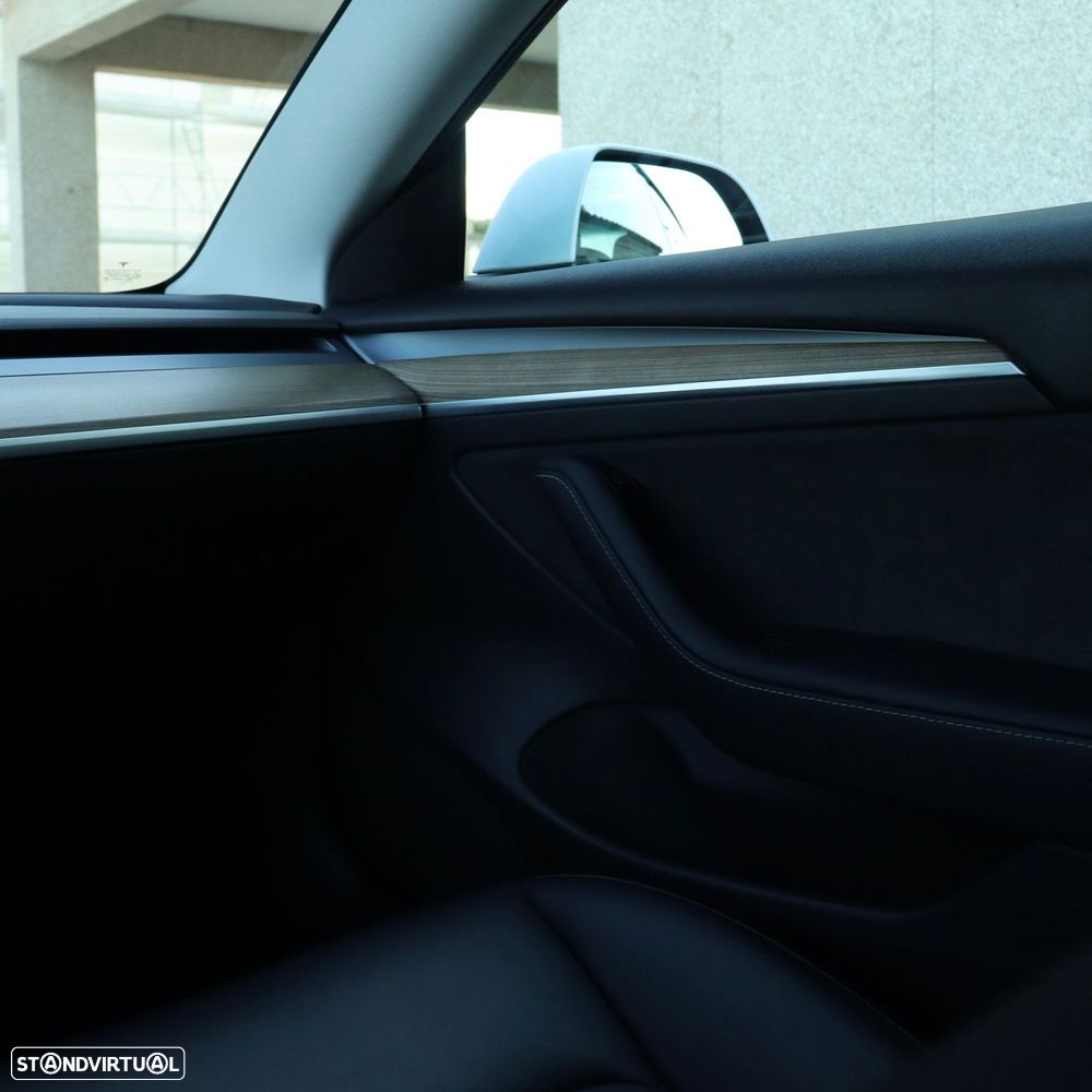 Tesla Model 3 Long-Range Dual Motor AWD - 17
