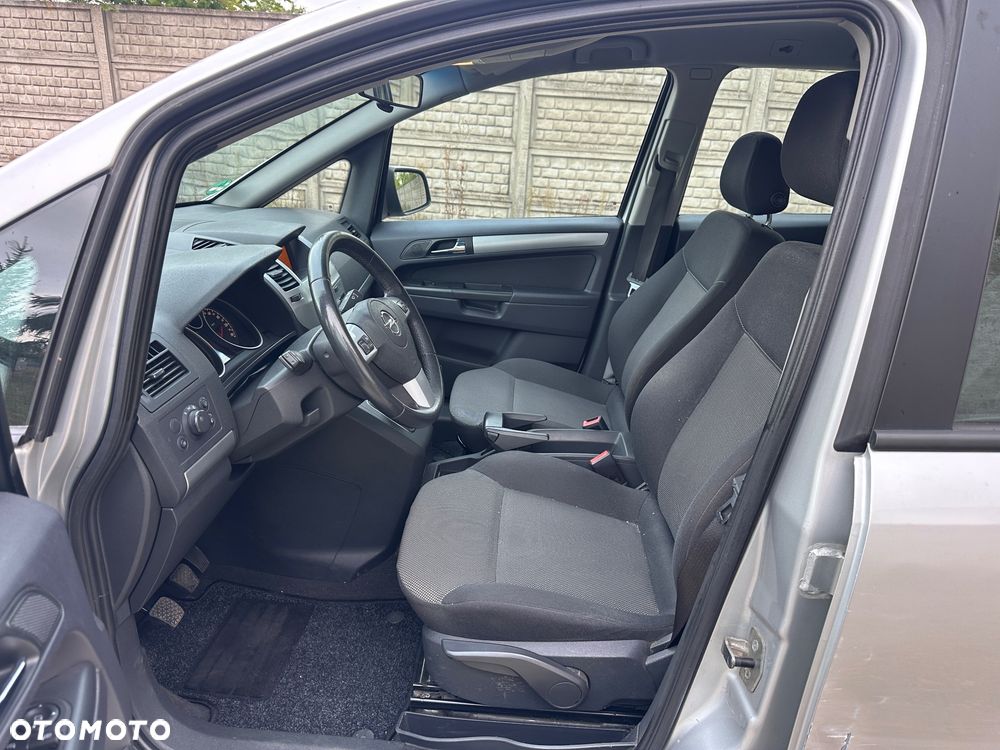 Opel Zafira - 12