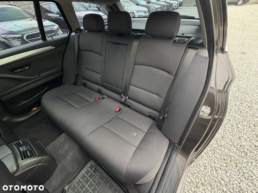 BMW Seria 5 520d xDrive - 29