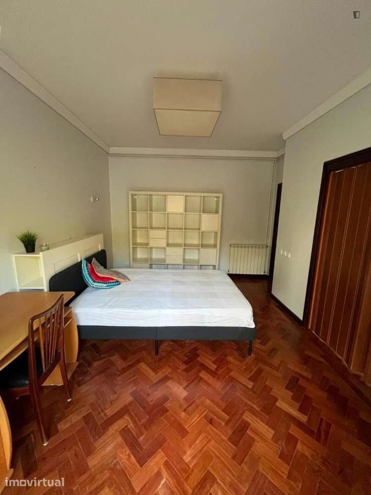Quarto - localizado em Aveiro - Grande imagem: 4/8