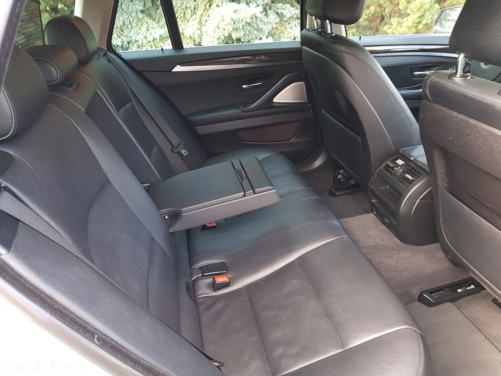 BMW Seria 5 525d Sport-Aut Luxury Line - 32