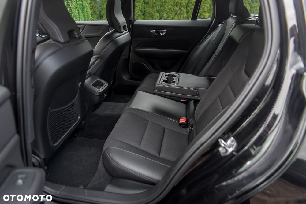 Volvo V60 D3 Drive-E Momentum - 36