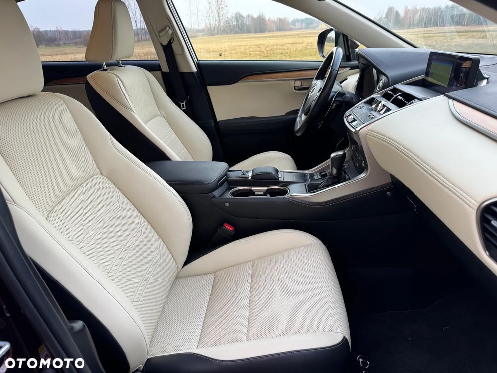 Lexus NX 300h F Impression AWD - 22