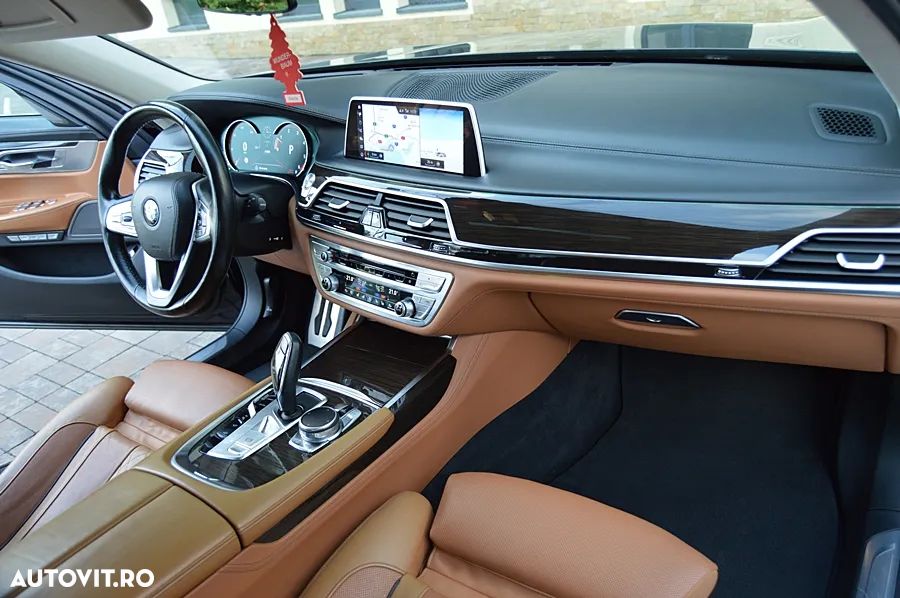 BMW Seria 7 740d xDrive - 31