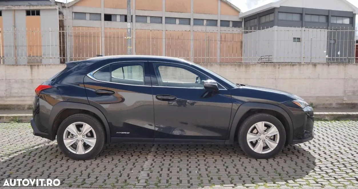 Lexus UX 250h FWD Business - 9