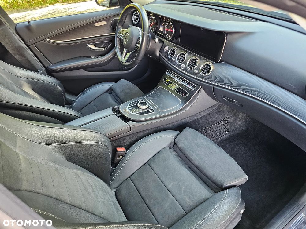 Mercedes-Benz Klasa E 200 d 9G-TRONIC - 22