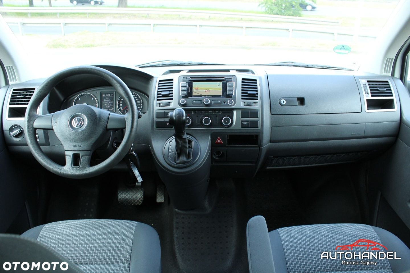 Volkswagen Caravelle - 8