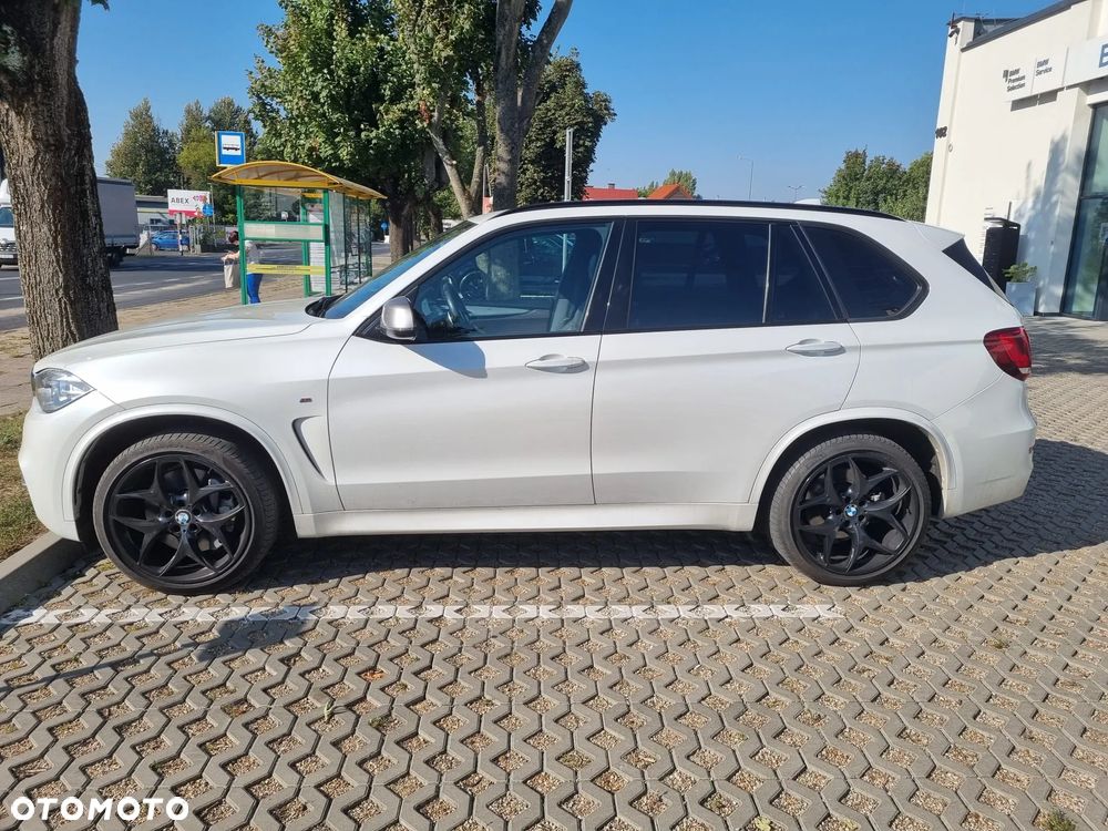 BMW X5 M M50d Sport-Aut - 2