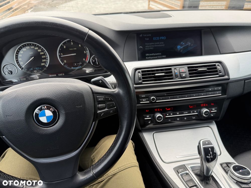 BMW Seria 5 525d Sport-Aut Luxury Line - 19