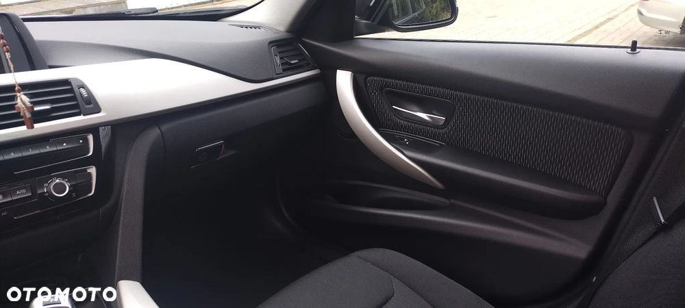 BMW Seria 3 318i Advantage - 22