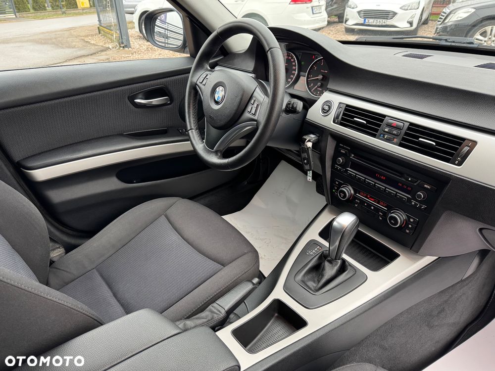 BMW Seria 3 318i - 9