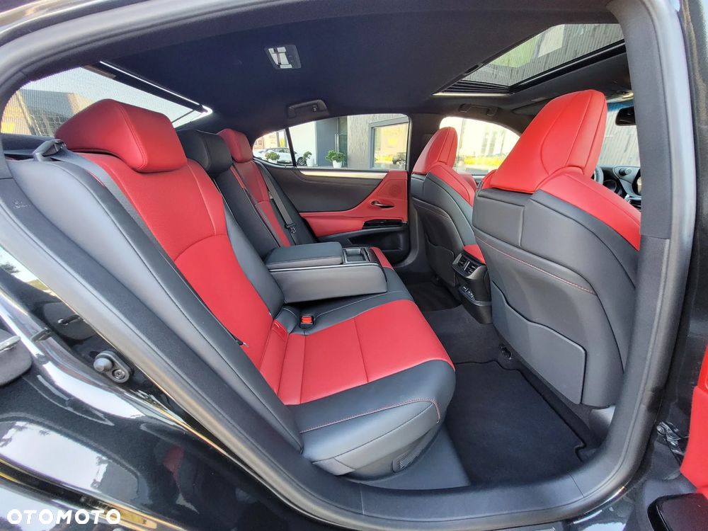 Lexus ES 300h F Sport Edition - 15